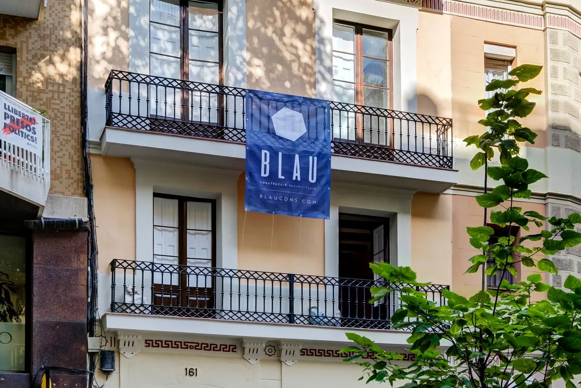 Tamarit-blau-fachada-rehabilitacion-edificio-somhiat (9)